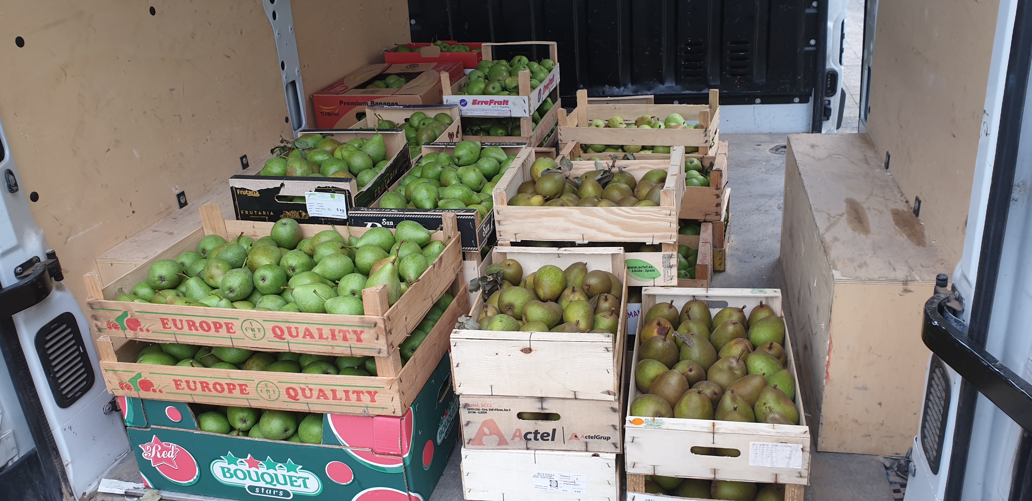 Duigemhof Bedrijvencentrum schenkt fruit aan voedselbanken